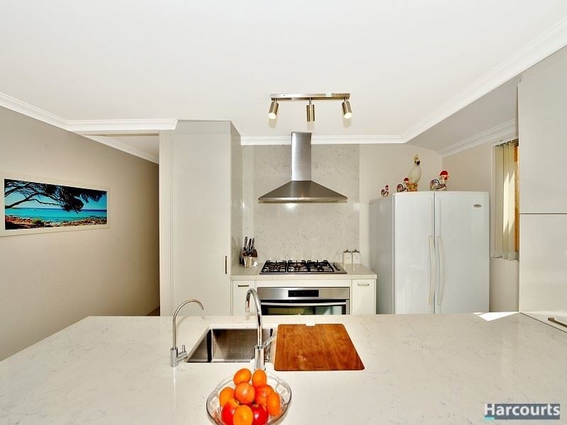 14 Rowan Way, Lakelands WA 6180