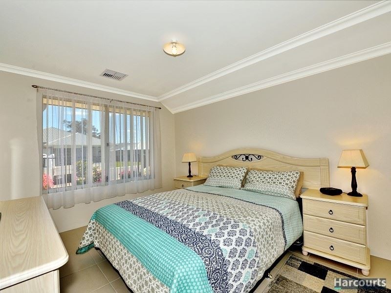 14 Rowan Way, Lakelands WA 6180