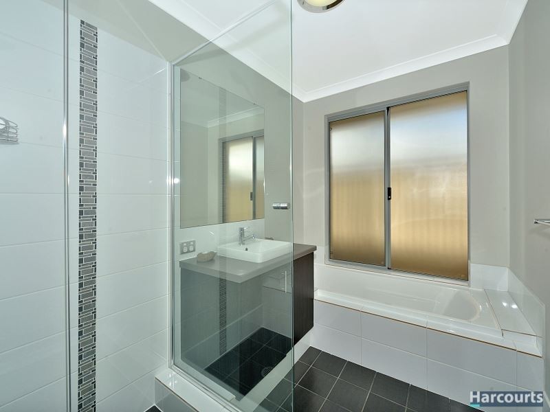 24 Longmeadow Vista, Meadow Springs WA 6210