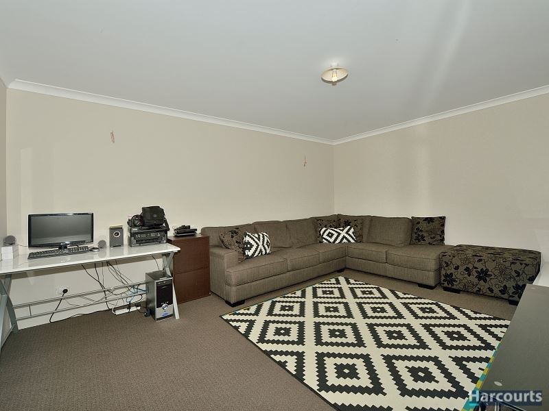 10 Badgerup Avenue, Lakelands WA 6180