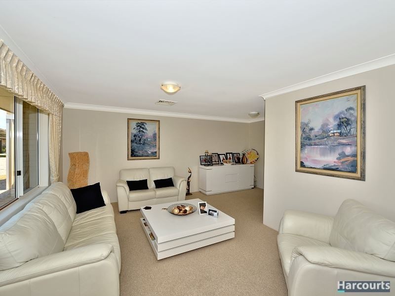 52 Blackwood Parade, Dudley Park WA 6210