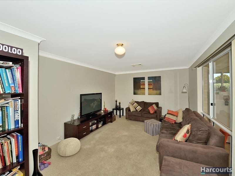 52 Blackwood Parade, Dudley Park WA 6210