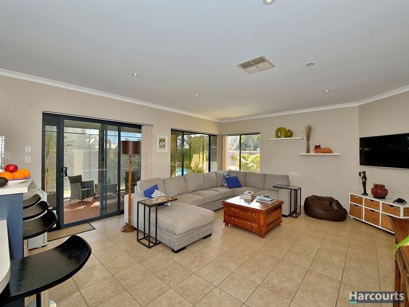 27 Hudson Drive, Dudley Park WA 6210