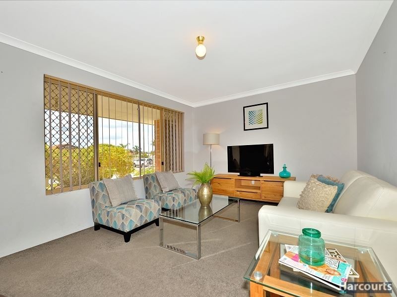 12 Willmott Close, Halls Head WA 6210