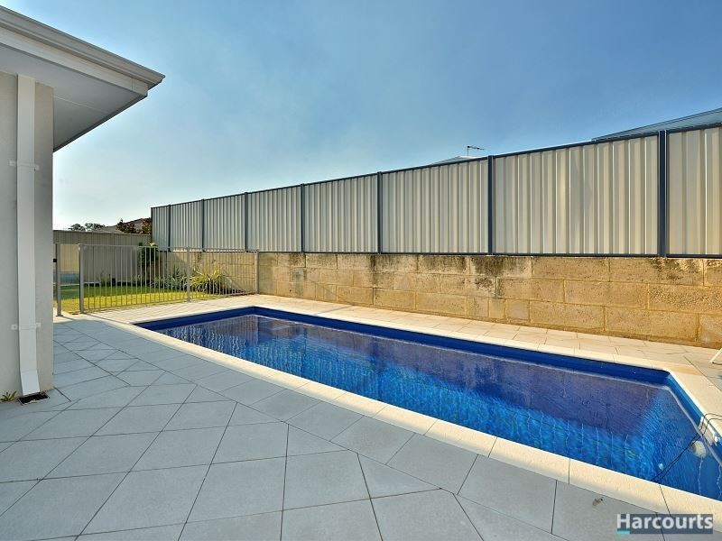 15 Pinehurst Loop, Meadow Springs WA 6210