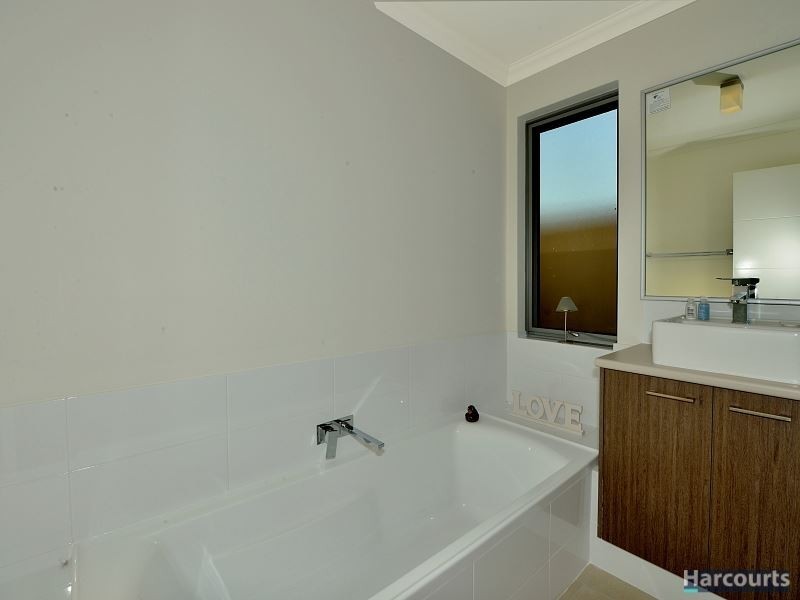 15 Pinehurst Loop, Meadow Springs WA 6210