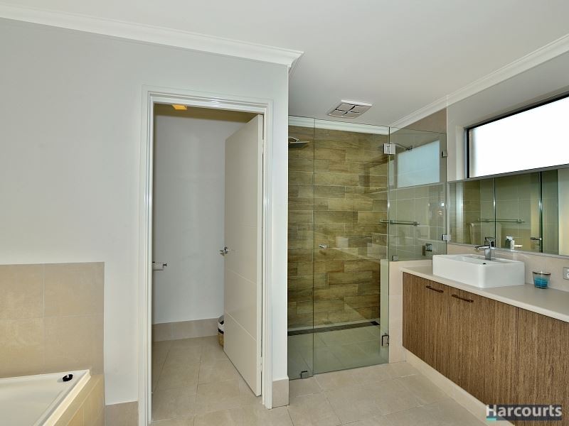 15 Pinehurst Loop, Meadow Springs WA 6210