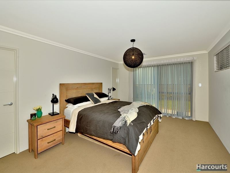 15 Pinehurst Loop, Meadow Springs WA 6210