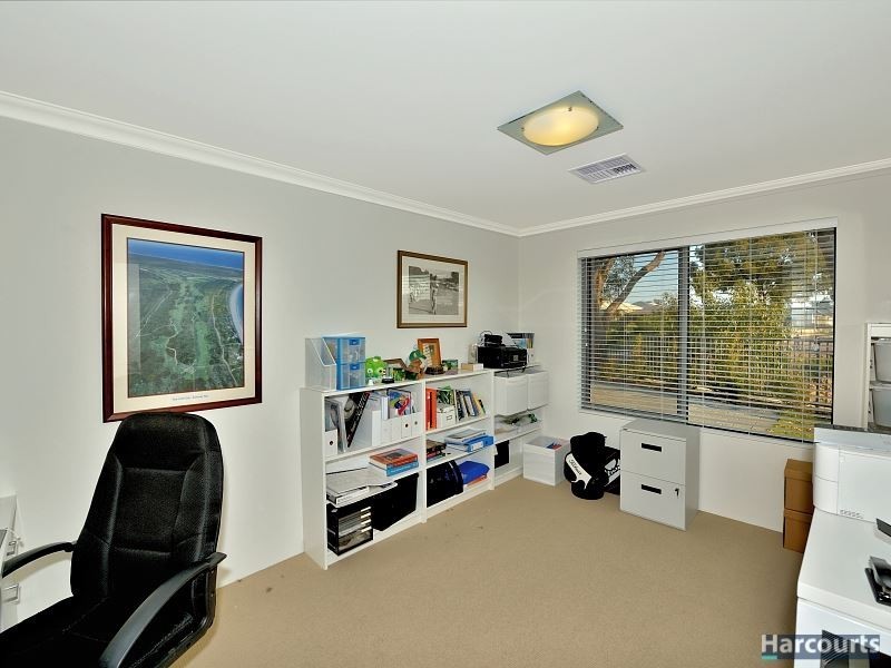 15 Pinehurst Loop, Meadow Springs WA 6210