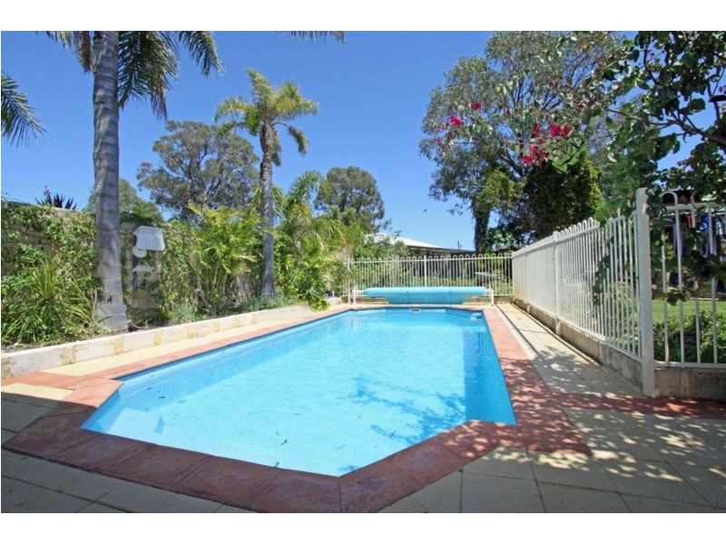 14 Redcliff Road, Greenfields WA 6210