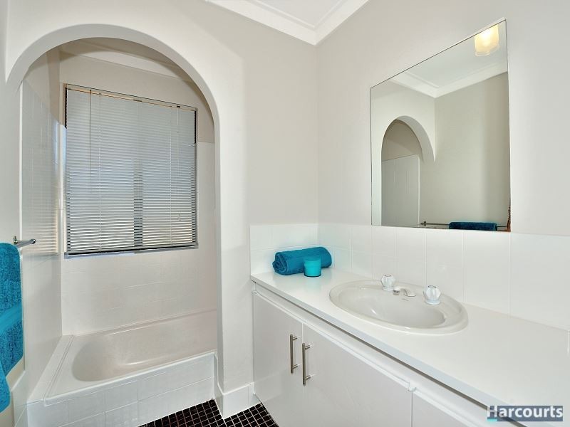 2/9 Columbia Close, Halls Head WA 6210