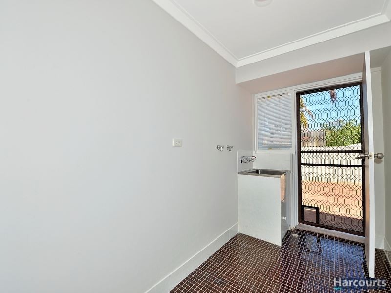 2/9 Columbia Close, Halls Head WA 6210