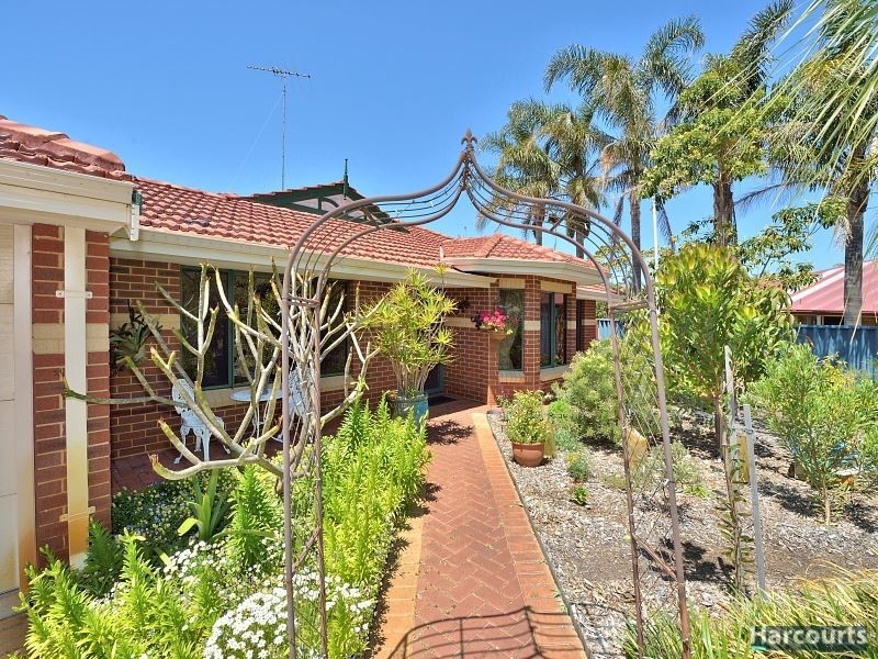 4 Rosebud Place, Halls Head WA 6210