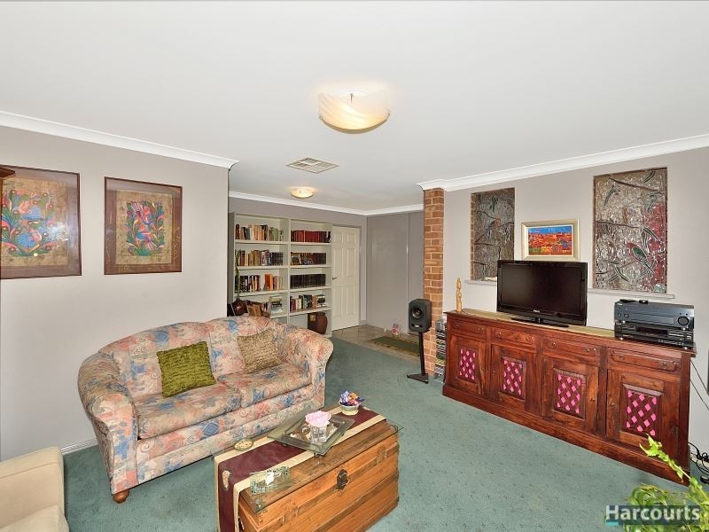 4 Rosebud Place, Halls Head WA 6210