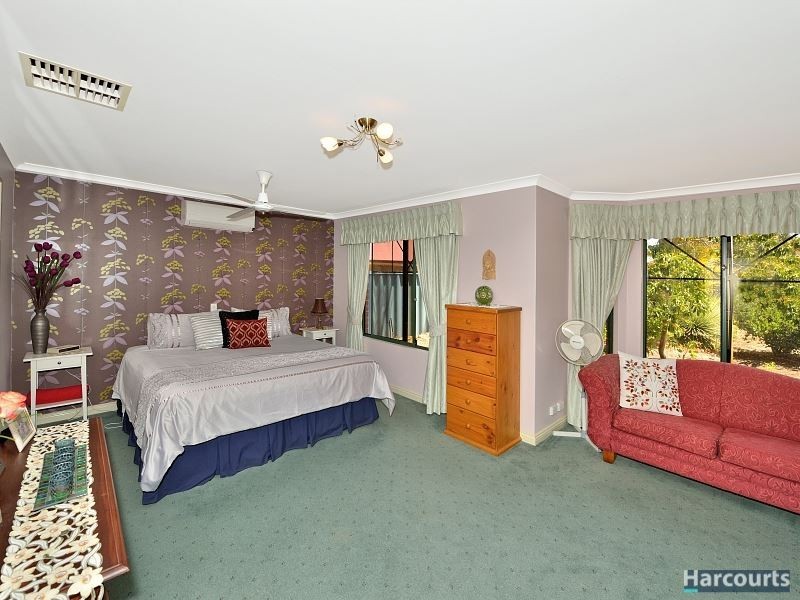 4 Rosebud Place, Halls Head WA 6210