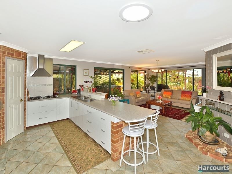 4 Rosebud Place, Halls Head WA 6210