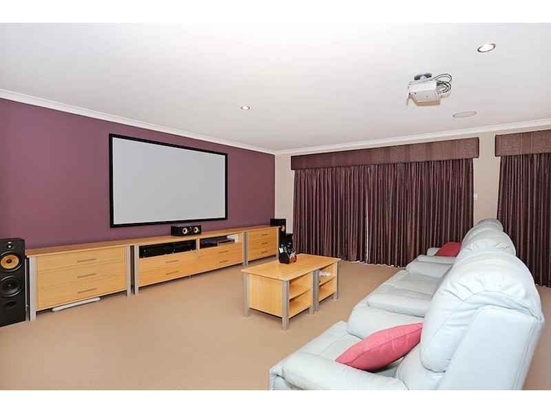 12 Jacaranda Drive, North Yunderup WA 6208