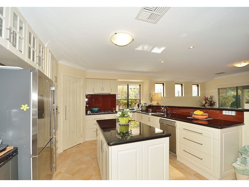 5 Brae Lane, Meadow Springs WA 6210