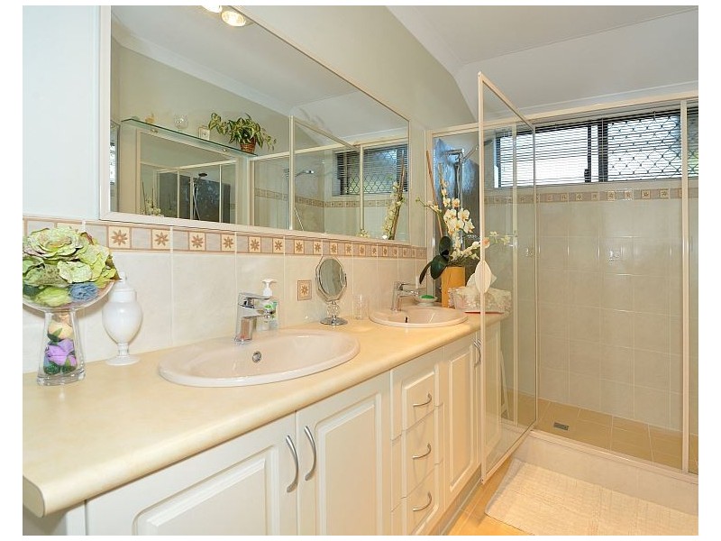 5 Brae Lane, Meadow Springs WA 6210