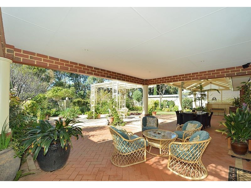 5 Brae Lane, Meadow Springs WA 6210