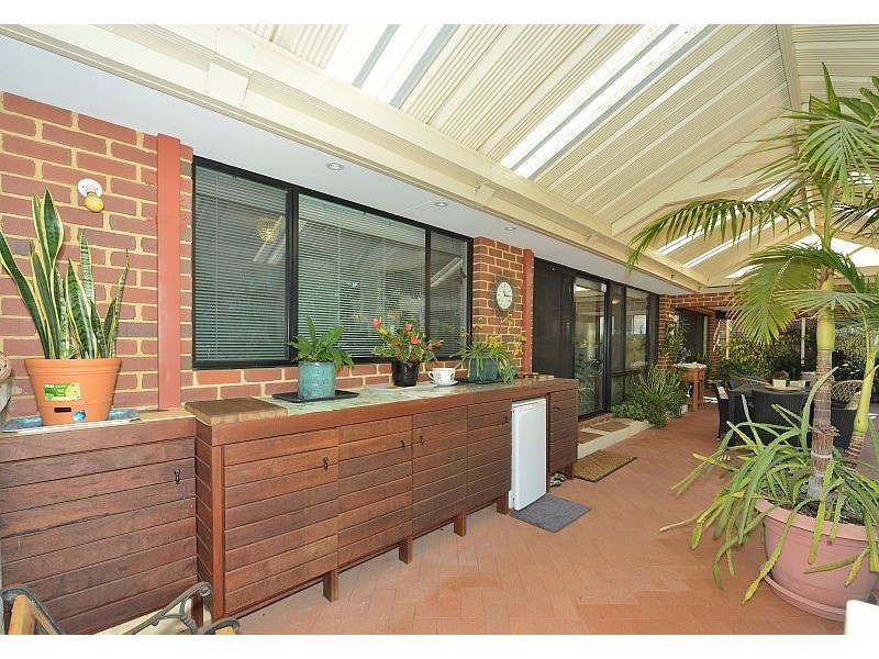 5 Brae Lane, Meadow Springs WA 6210