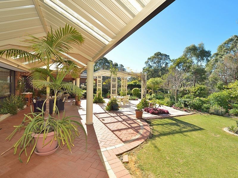 5 Brae Lane, Meadow Springs WA 6210