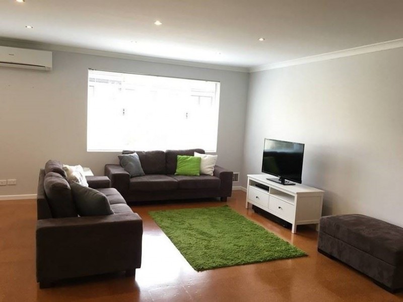 16 Chalice Rise, Lakelands WA 6180