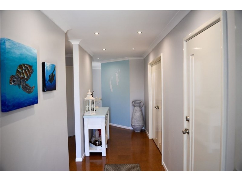 16 Chalice Rise, Lakelands WA 6180