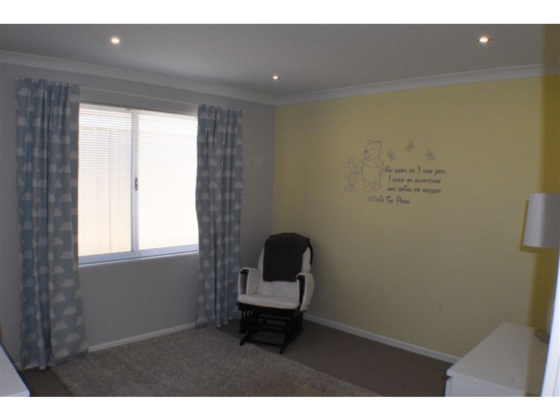 16 Chalice Rise, Lakelands WA 6180