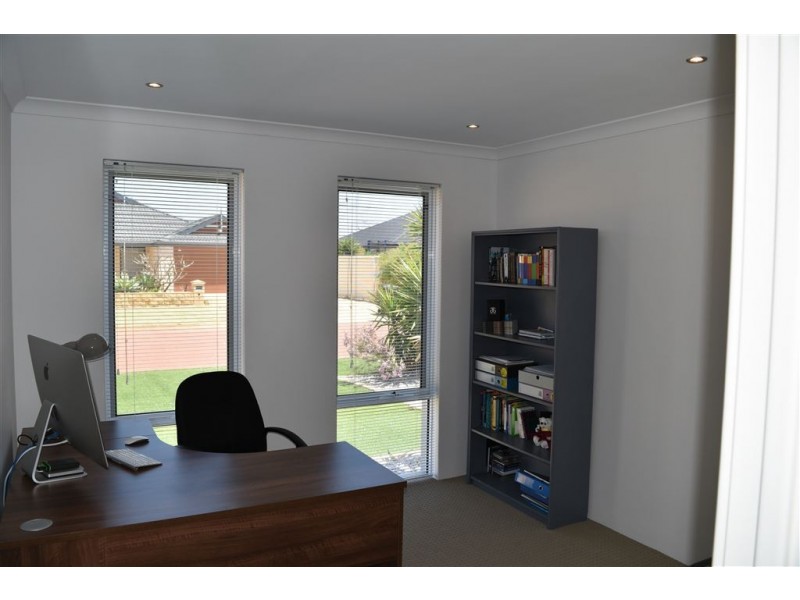 16 Chalice Rise, Lakelands WA 6180