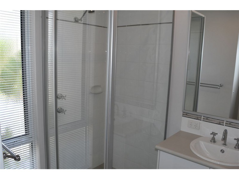 16 Chalice Rise, Lakelands WA 6180