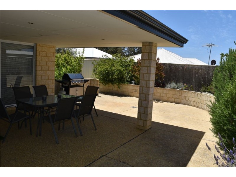 16 Chalice Rise, Lakelands WA 6180