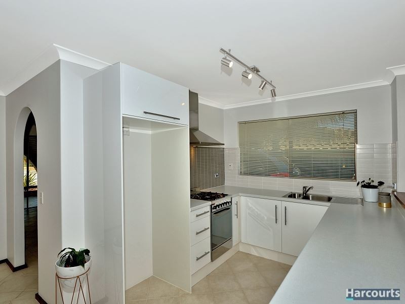 36 Portmarnock Circle, Halls Head WA 6210