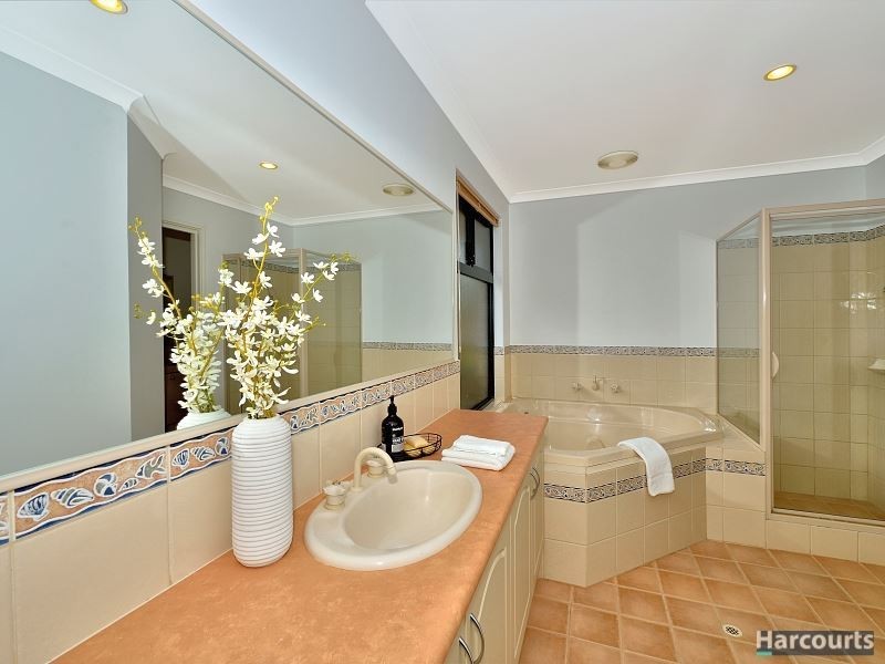 40 Warren Place, Dudley Park WA 6210