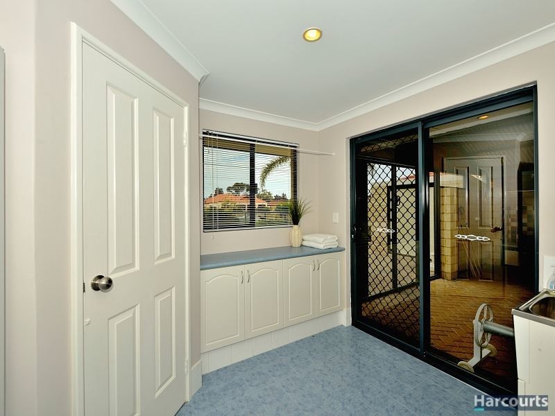 40 Warren Place, Dudley Park WA 6210