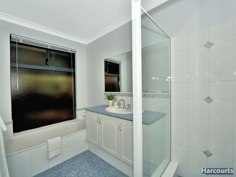 40 Warren Place, Dudley Park WA 6210