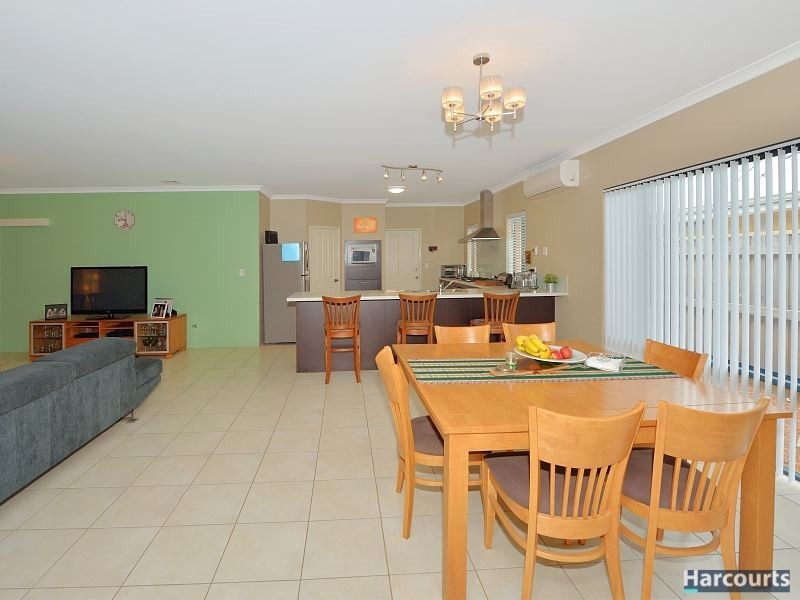 315 Peelwood Parade, Halls Head WA 6210