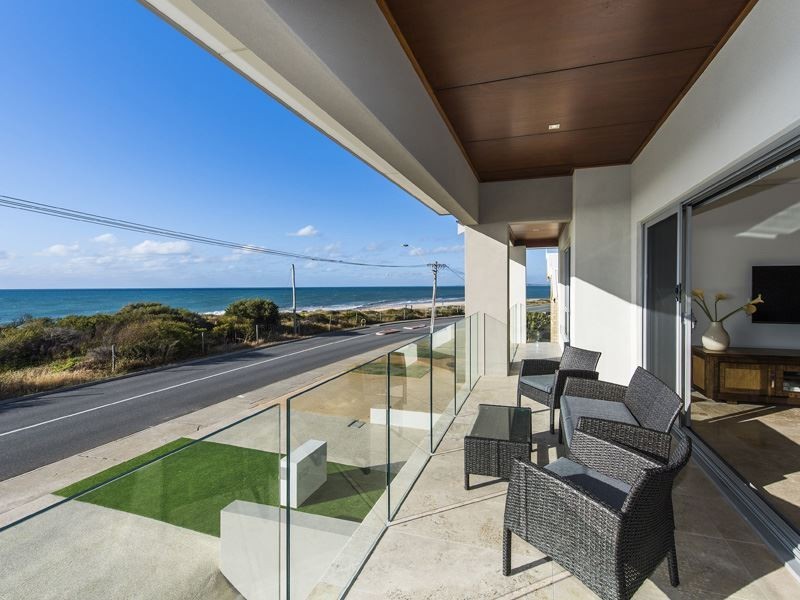 28 Halls Head Parade, Halls Head WA 6210