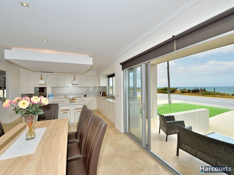 28 Halls Head Parade, Halls Head WA 6210