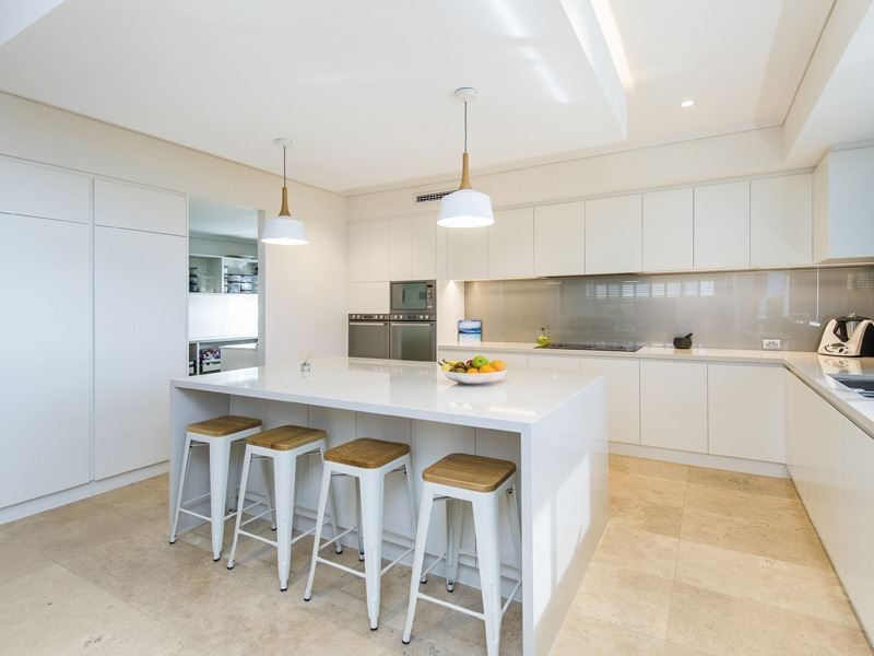 28 Halls Head Parade, Halls Head WA 6210