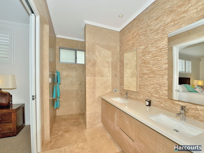 28 Halls Head Parade, Halls Head WA 6210