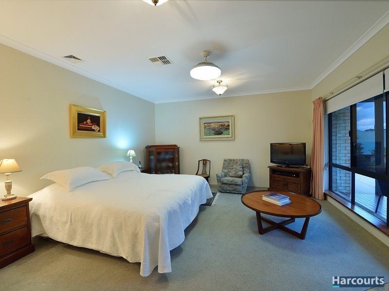 4 Kilkenny Gardens, Halls Head WA 6210