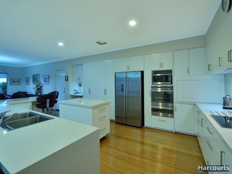 4 Kilkenny Gardens, Halls Head WA 6210