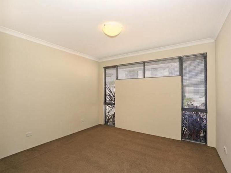 73 Leisure Way, Halls Head WA 6210