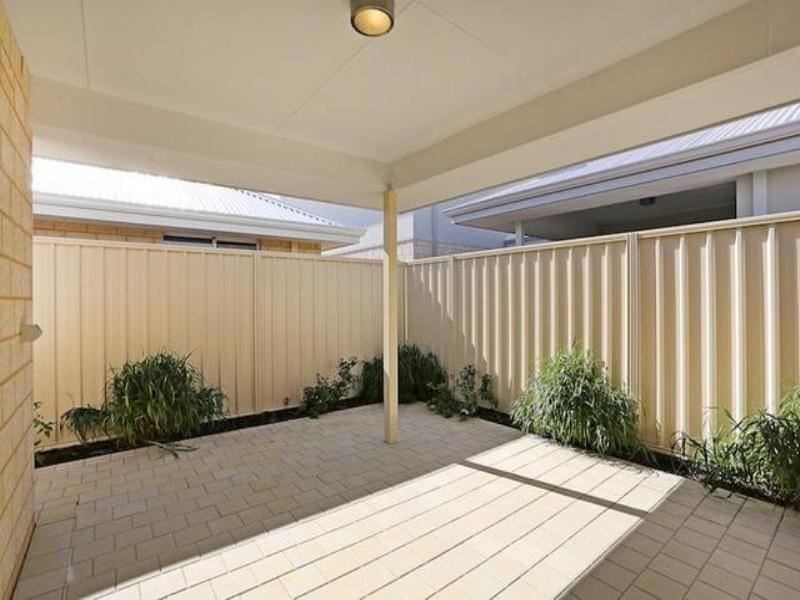 73 Leisure Way, Halls Head WA 6210