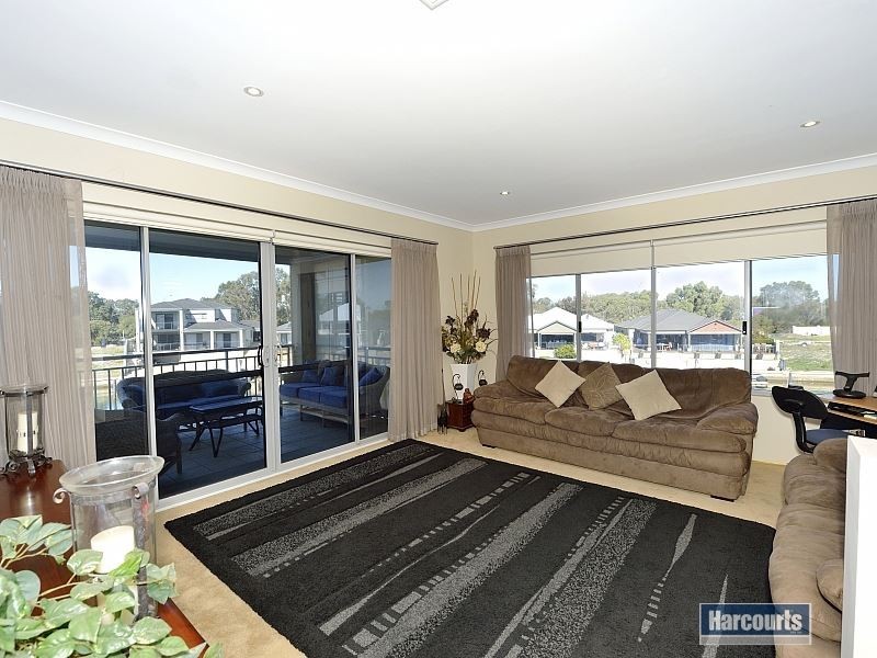 20 Ragamuffin Point, Halls Head WA 6210