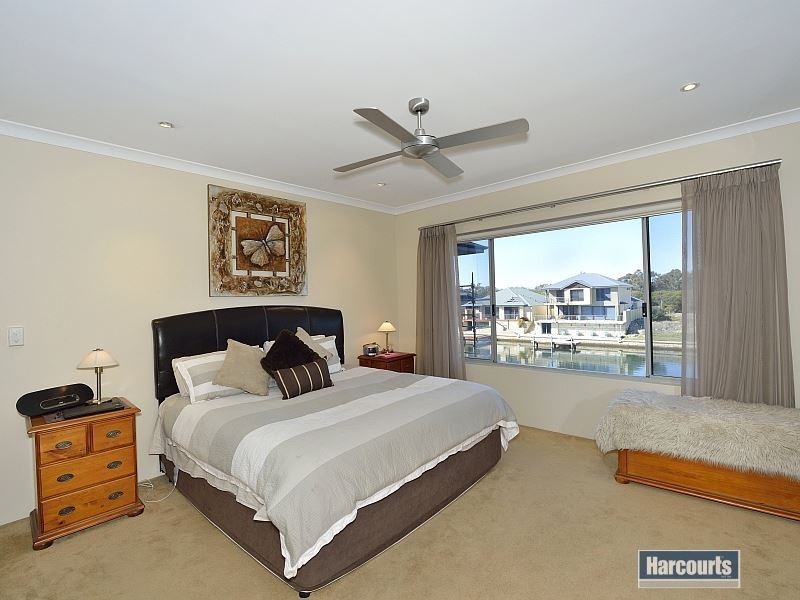 20 Ragamuffin Point, Halls Head WA 6210