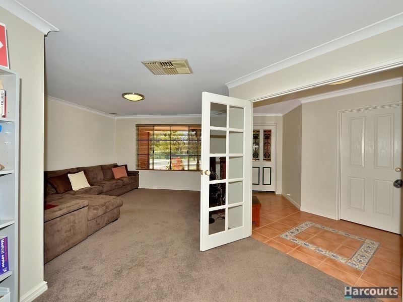 53 Oaklands Avenue, Halls Head WA 6210