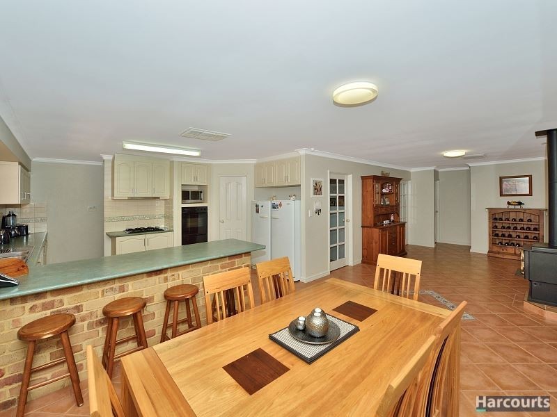 53 Oaklands Avenue, Halls Head WA 6210