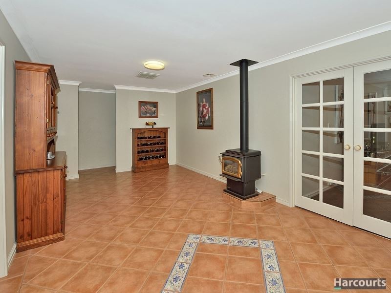 53 Oaklands Avenue, Halls Head WA 6210